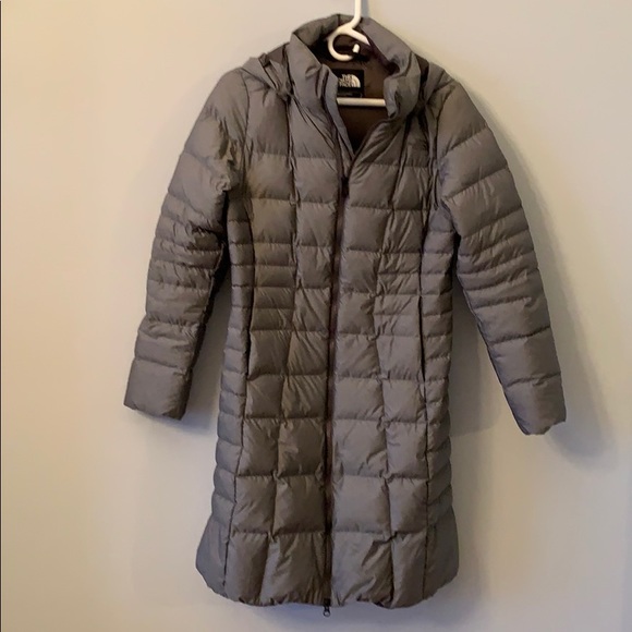 The North Face Jackets & Blazers - The north face women’s 550 long jacket